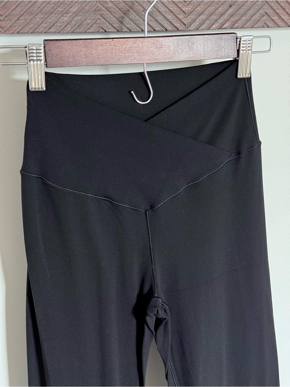 OFFLINE By Aerie Real Me High Waisted Crossover Flare Legging True Black Medium - Picture 6 of 13